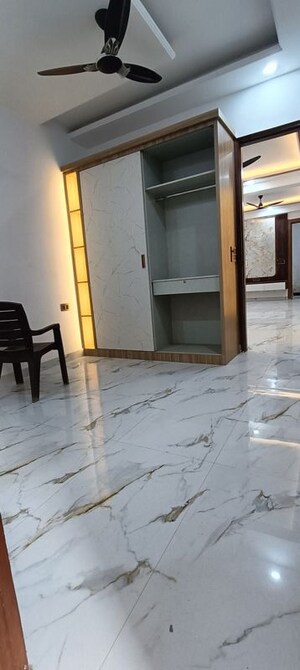 Room in 2 BHK Builder Floor at Sector 73 – for Sale