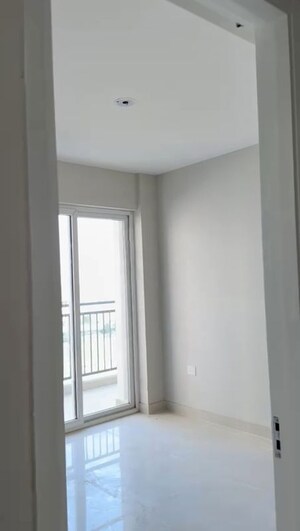 Room in 3 BHK Apartment at Eldeco Live By The Greens, Sector 150 – for Rent