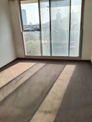 Room in 3 BHK Apartment at Prestige Siesta, Mulund West – for Rent