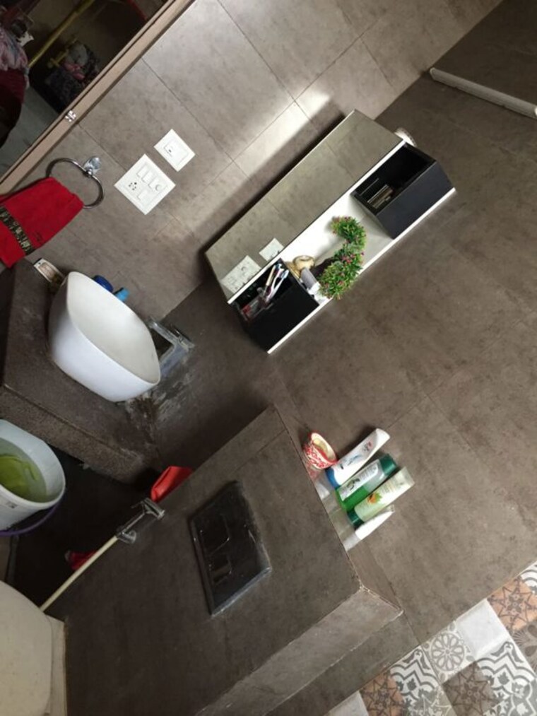  Parking, govindpuri 3 Bedroom 90 Sq.Yd. Builder Floor In Govindpuri Delhi 10163529