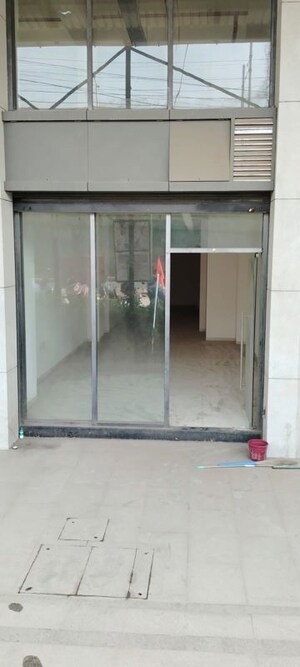 Room in  Shop at Hiranandani Meadows, Manpada – for Rent