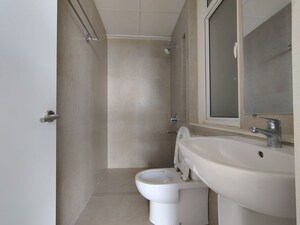 Bathroom in 4 BHK Apartment at Kalpataru Immensa, Kolshet Road – for Sale