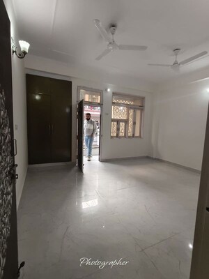 Room in 2 BHK Builder Floor at Saket – for Rent