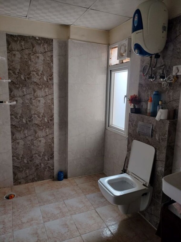 Bathroom, aditya-celebrity-homes 2 Bedroom 1220 Sq.Ft. Apartment In Sector 76 Noida 10192239