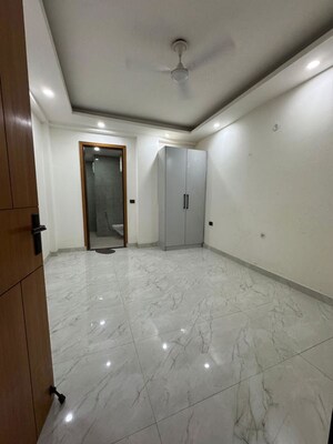 Room in 3 BHK Builder Floor at Palm Residency Chhatarpur, Chattarpur – for Rent