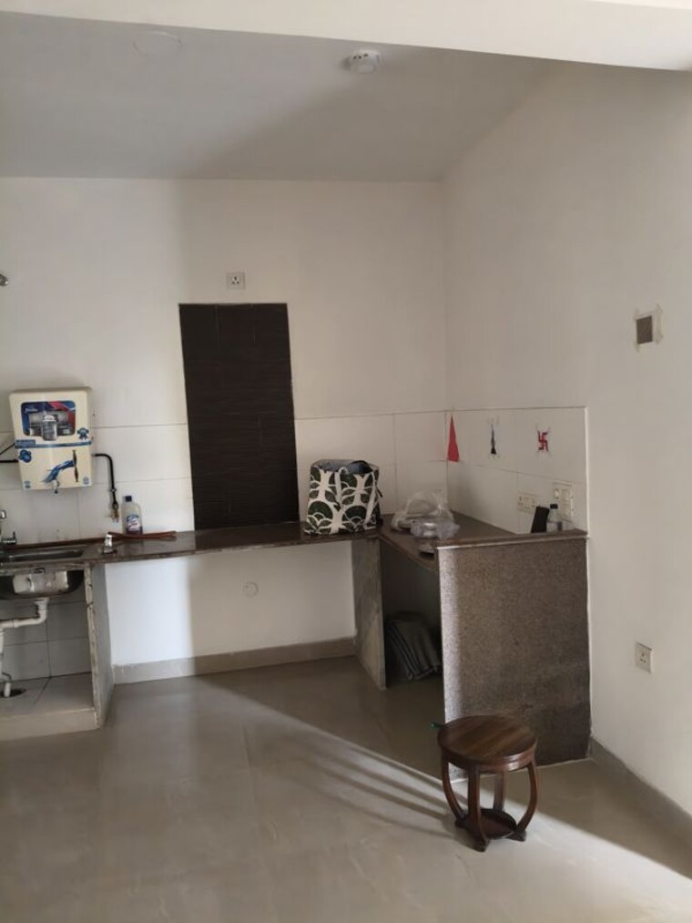 Kitchen, aditya-celebrity-homes 3 Bedroom 1650 Sq.Ft. Apartment In Sector 76 Noida 10192306