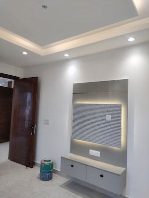 Building Lobby in 6+ BHK Independent House at Kirti Nagar – for Sale