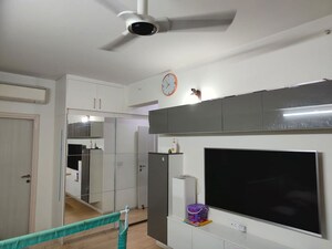 Room in 3 BHK Apartment at DLF The Skycourt, Sector 86 – for Rent