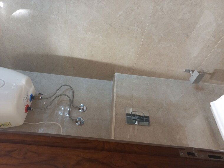 Bathroom, lajpat nagar iii 3 Bedroom 200 Sq.Yd. Builder Floor In Lajpat Nagar Iii Delhi 7569543