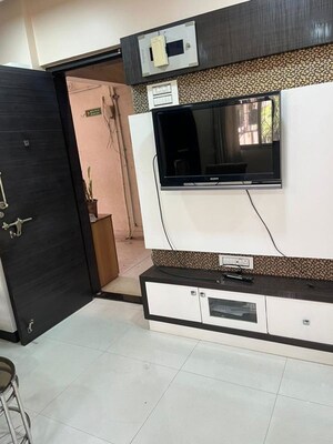 Room in 1 BHK Apartment at Mantri Park, Goregaon East – for Rent