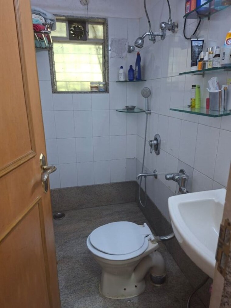 Bathroom, bandra west 1 Bedroom 550 Sq.Ft. Apartment In Bandra West Mumbai 10192320