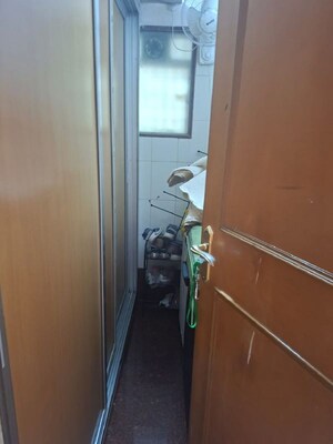 Furnished Amenities in 1 BHK Apartment at Bandra West – for Rent