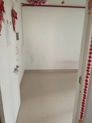 Furnished Amenities in 1 BHK Apartment at Goregaon West – for Rent