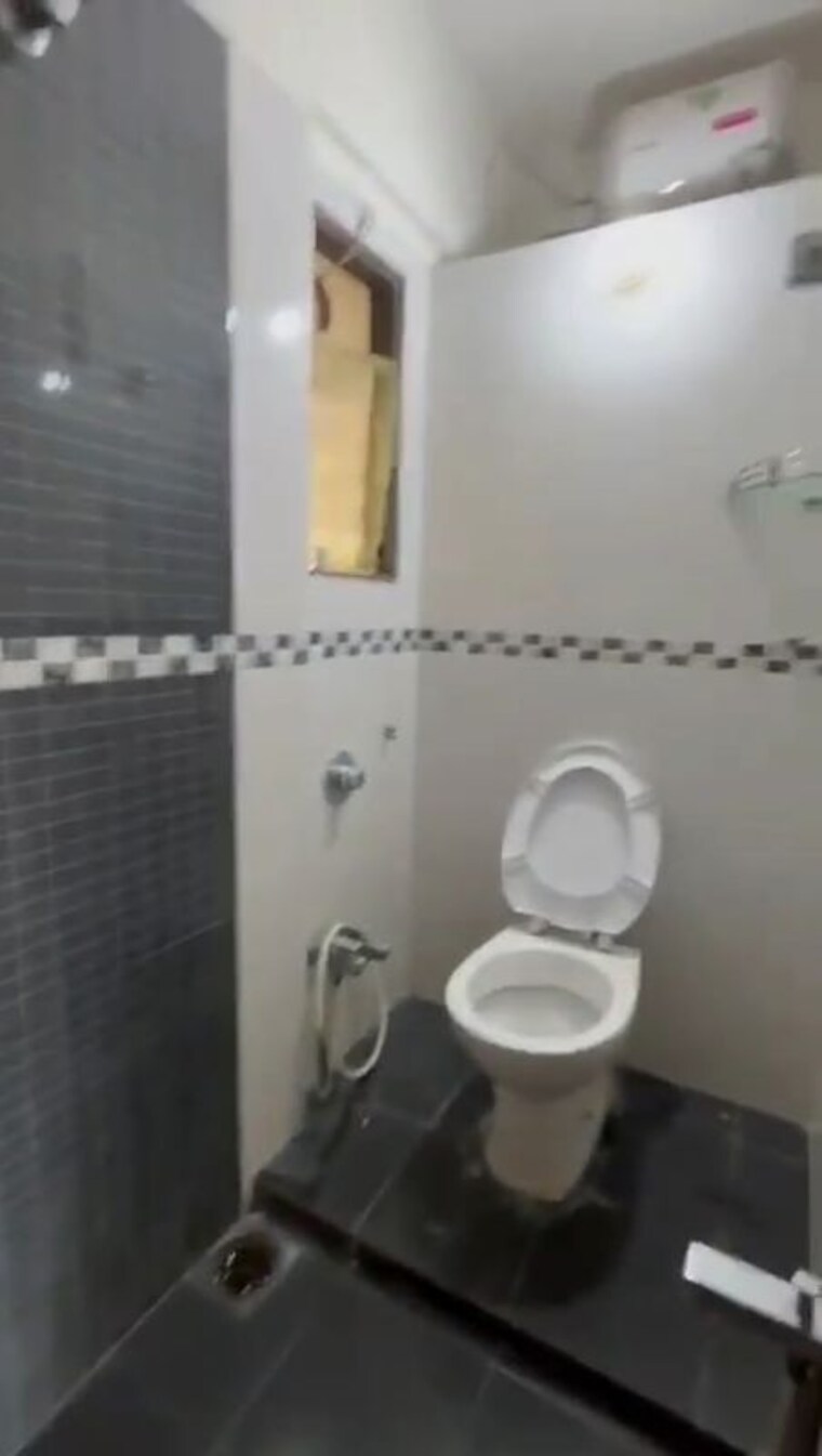 Bathroom, sanjeev-enclave 2 Bedroom 750 Sq.Ft. Apartment In Andheri West Mumbai 10192374