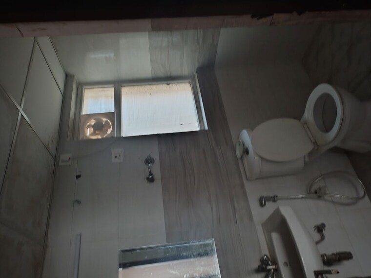 Bathroom, amrapali-leisure-park 2.5 Bedroom 955 Sq.Ft. Apartment In Amrapali Leisure Valley Greater Noida 10192511