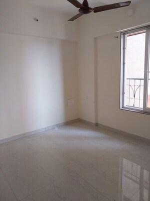 Room in 3 BHK Apartment at Lodha Primo, Parel – for Rent