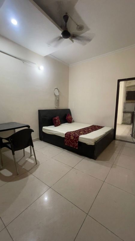 1 RkBuilder Floor For Rent in DLF City Phase IV