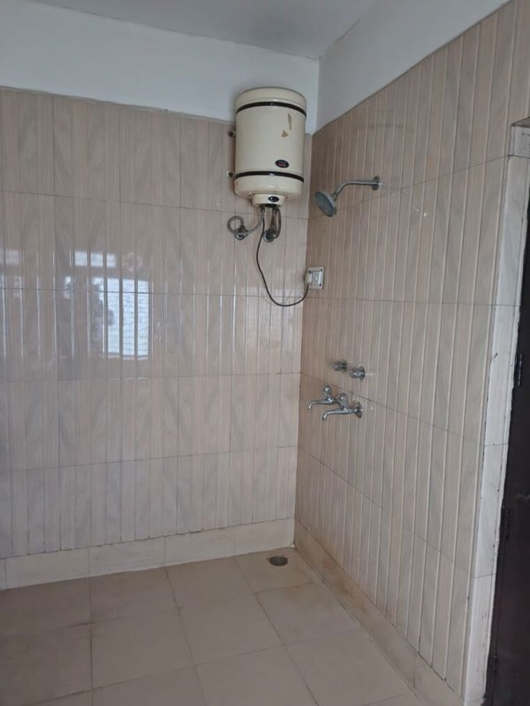 Bathroom, sector 15 ii 2 Bedroom 2000 Sq.Ft. Builder Floor In Sector 15 ii Gurgaon 10192656