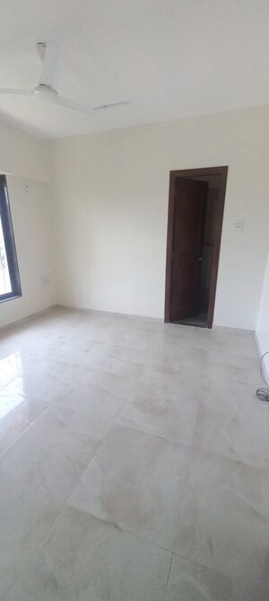 Room in 2 BHK Apartment at Gio Vindhyagiri CHS, Goregaon East – for Rent