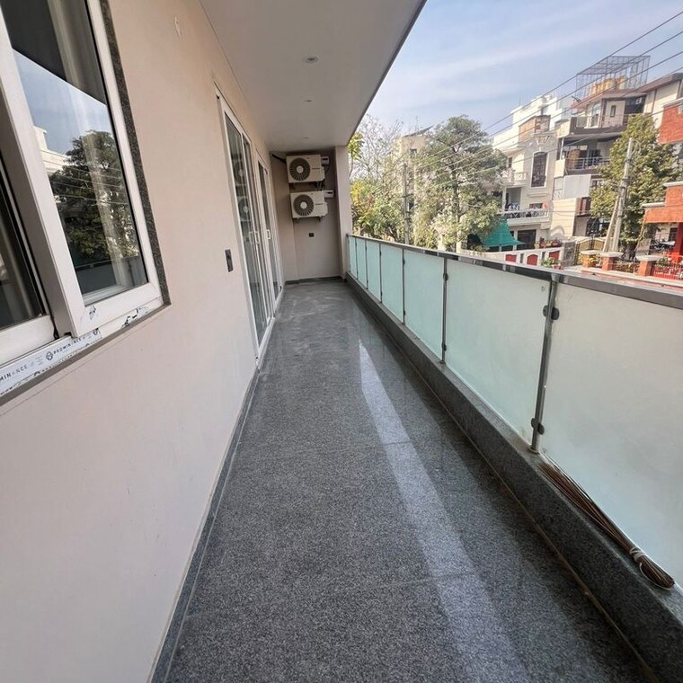 Balcony, sector 31 3 Bedroom 2850 Sq.Ft. Apartment In Sector 31 Gurgaon 10192794