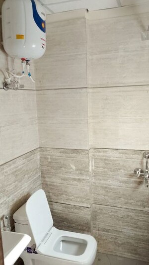 Bathroom in 1 RK Builder Floor at Sector 44 – for Rent