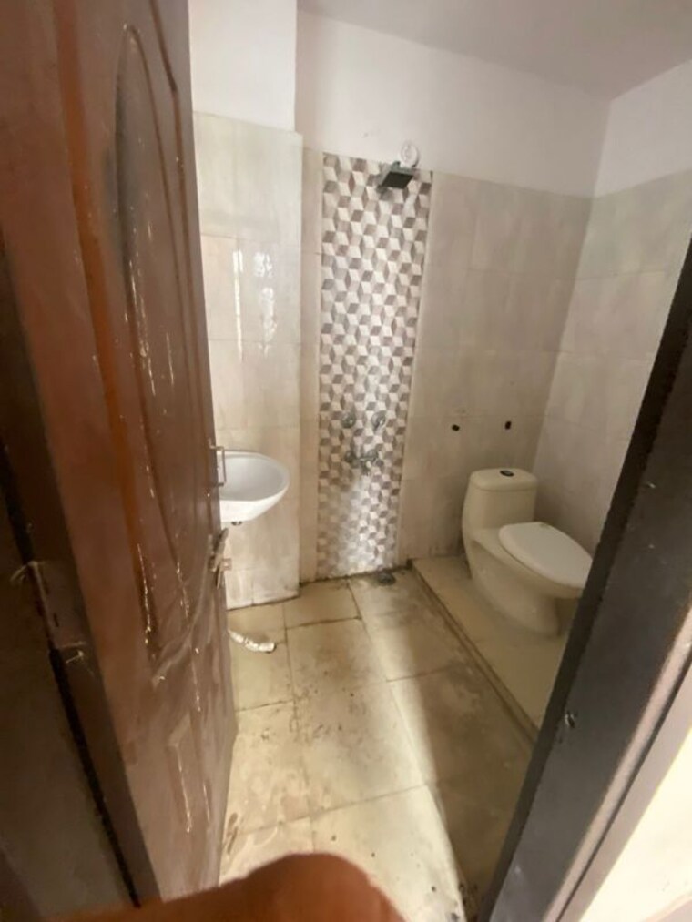 Washroom, chattarpur 2 Bedroom 3000 Sq.Ft. Apartment In Chattarpur Delhi 10192822