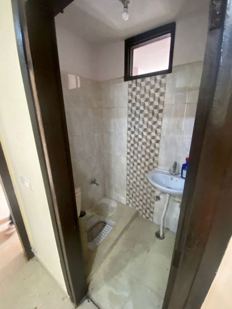 Bathroom, chattarpur 2 Bedroom 3000 Sq.Ft. Apartment In Chattarpur Delhi 10192822