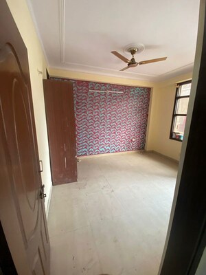 Room in 2 BHK Apartment at Chattarpur – for Rent
