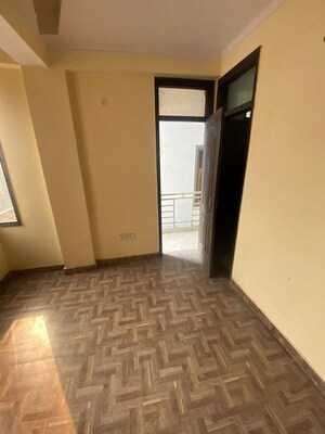 Room in 2 BHK Apartment at Chattarpur – for Rent