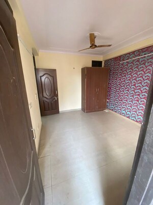 Room in 2 BHK Apartment at Chattarpur – for Rent