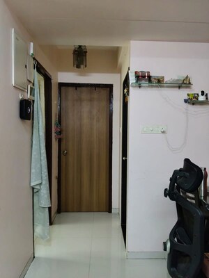 Master Bedroom in 1 BHK Apartment at Panom Park, Vile Parle East – for Rent