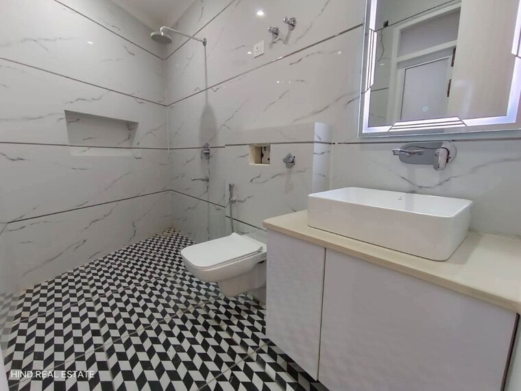 Bathroom, saket 3 Bedroom 1600 Sq.Ft. Apartment In Saket Delhi 10192912