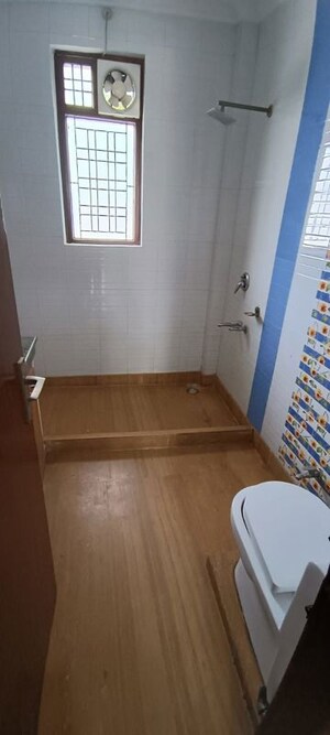 Furnished Amenities in 4 BHK Builder Floor at Malibu Town – for Rent