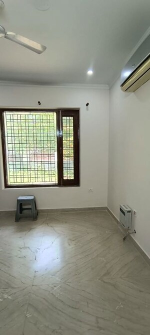 Room in 4 BHK Builder Floor at Malibu Town – for Rent