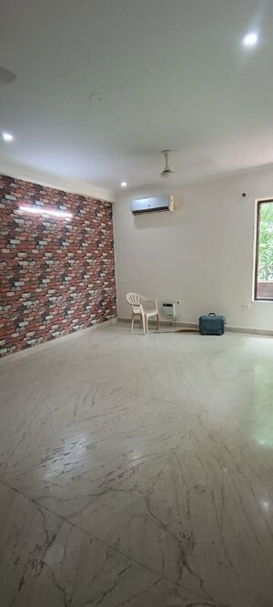 Room in 4 BHK Builder Floor at Malibu Town – for Rent