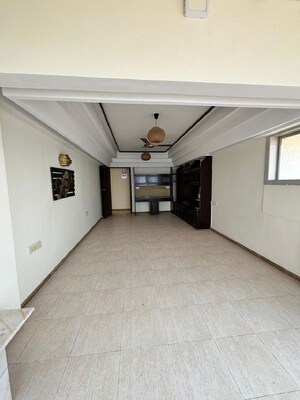 Room in 2 BHK Apartment at Bandra West – for Rent