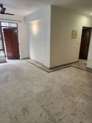 Room in 3 BHK Apartment at Suncity Essel Tower, Sector 28 – for Rent