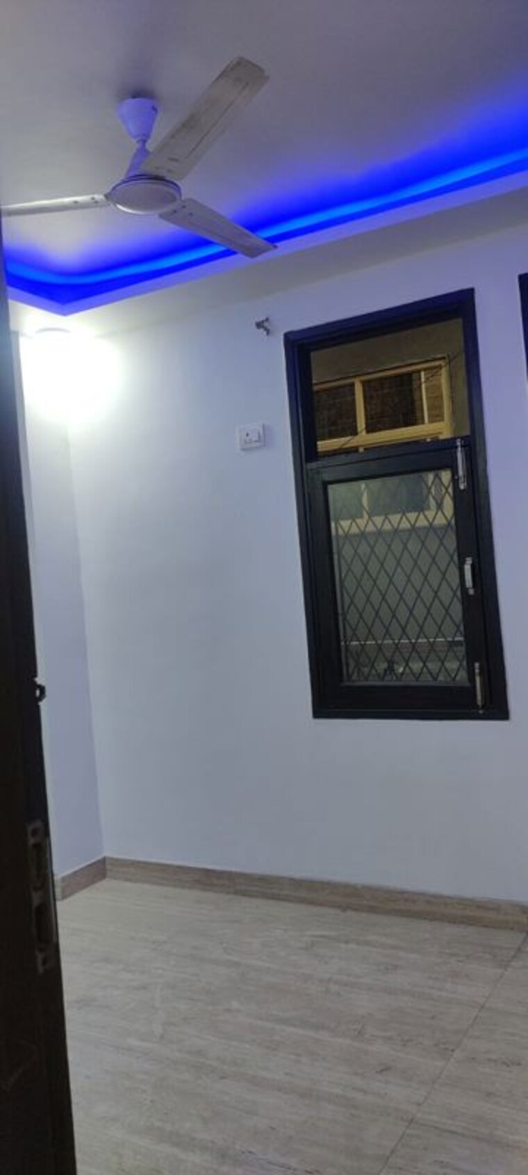 Room, kalkaji 3 Bedroom 128 Sq.Yd. Builder Floor In Kalkaji Delhi 10193242