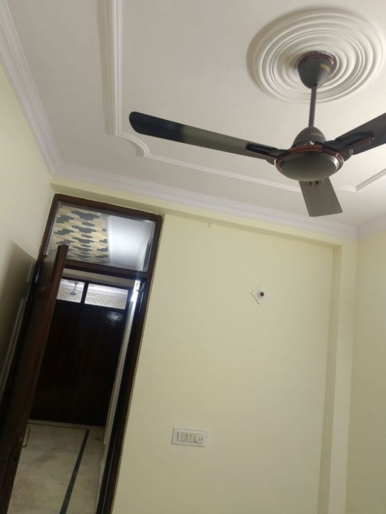 undefined, kalkaji 3 Bedroom 128 Sq.Yd. Builder Floor In Kalkaji Delhi 10193242