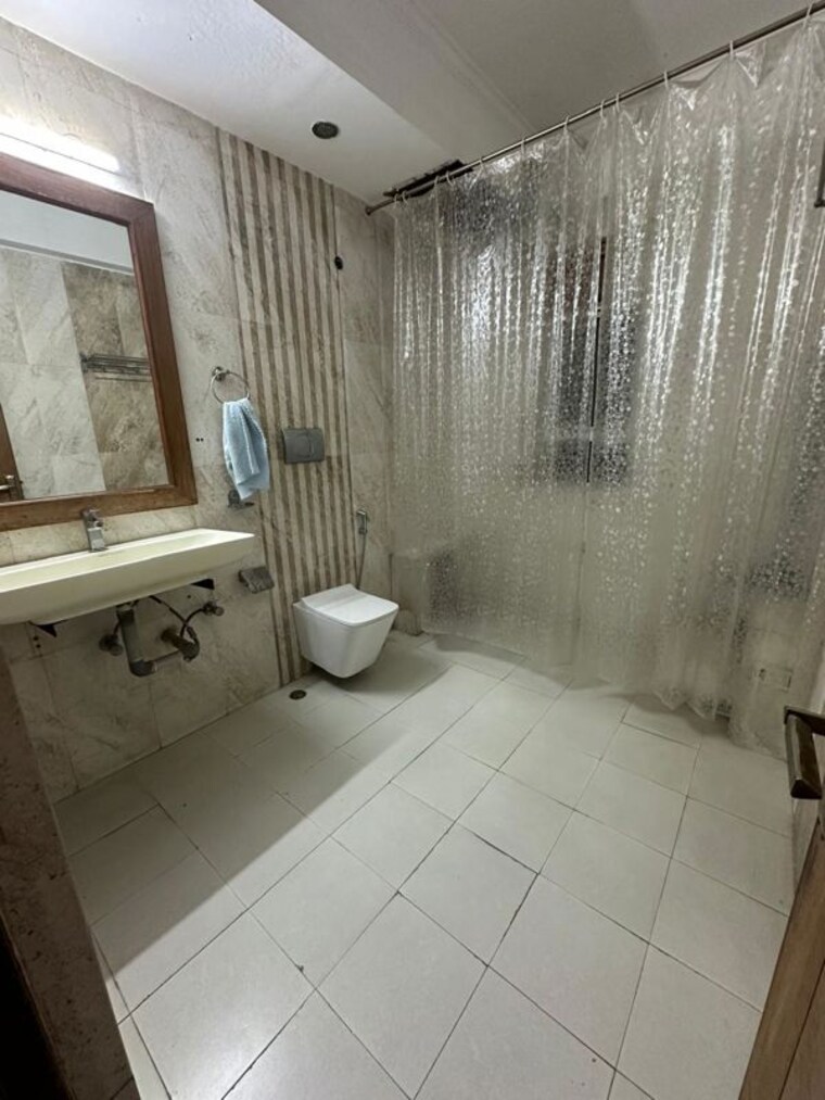 Bathroom, sector 48 5 Bedroom 3406 Sq.Ft. Independent House In Sector 48 Gurgaon 10193254