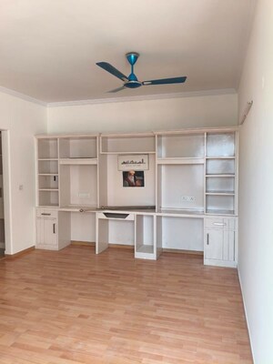 Room in 5 BHK Apartment at Sector 49 – for Rent