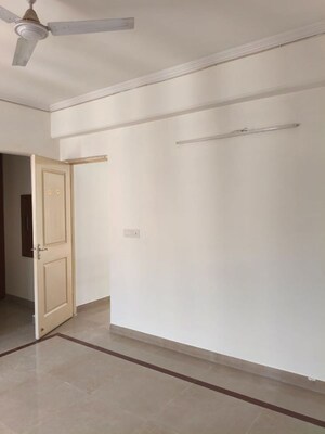Room in 5 BHK Apartment at Sector 49 – for Rent