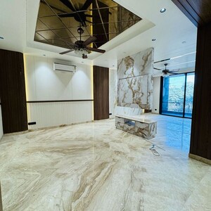 Room in 3 BHK Builder Floor at Orchid Mayfield Gardens, Sector 89 – for Sale