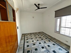 Living Room in 3 BHK Apartment at Sector 5 – for Rent