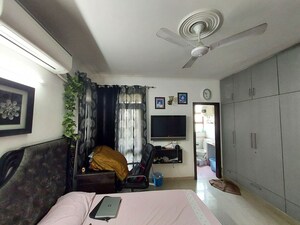 Living Room in 4 BHK Apartment at Sector 48 – for Rent