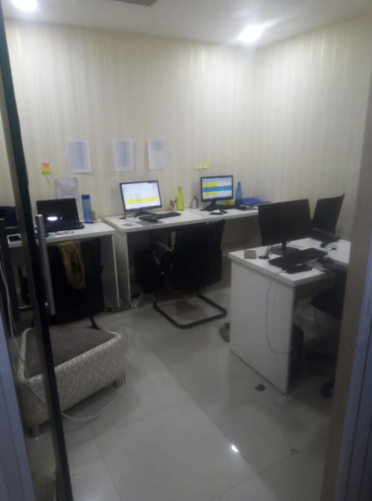 Team Area, levana-cyber-heights Commercial Office Space 600 Sq.Ft. In Vibhuti Khand Lucknow 10193573