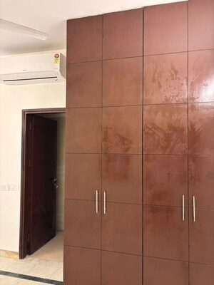 Furnished Amenities in 2 BHK Builder Floor at Masjid Moth – for Rent