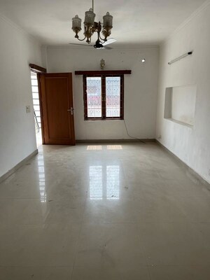 Room in 2 BHK Builder Floor at Masjid Moth – for Rent