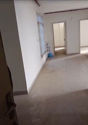 Room in 3 BHK Apartment at Green Power Society, Sector 75 – for Sale