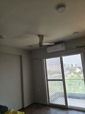 Furnished Amenities in 3 BHK Apartment at Signature Global City, Sector 37d – for Rent